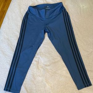 Adidas stretch crop pant size 1X- like new!